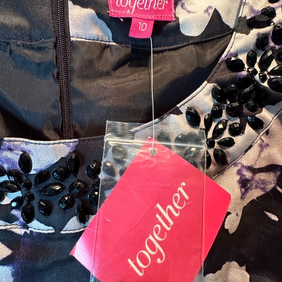 Pretty Floral Beaded Sleeveless Shift Dress - Picture 5 of 6